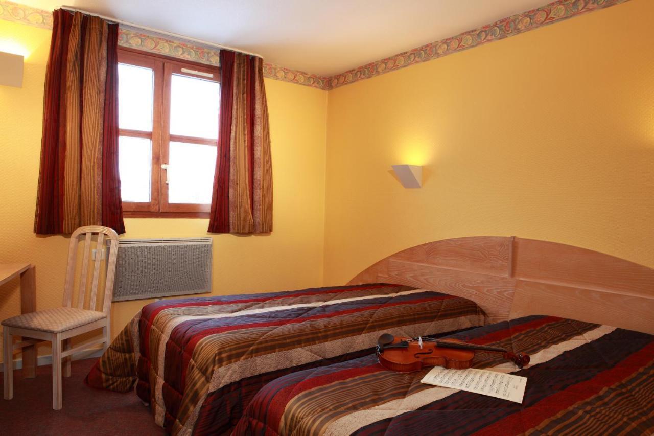 Отель Logis Le Luth Mirecourt Экстерьер фото